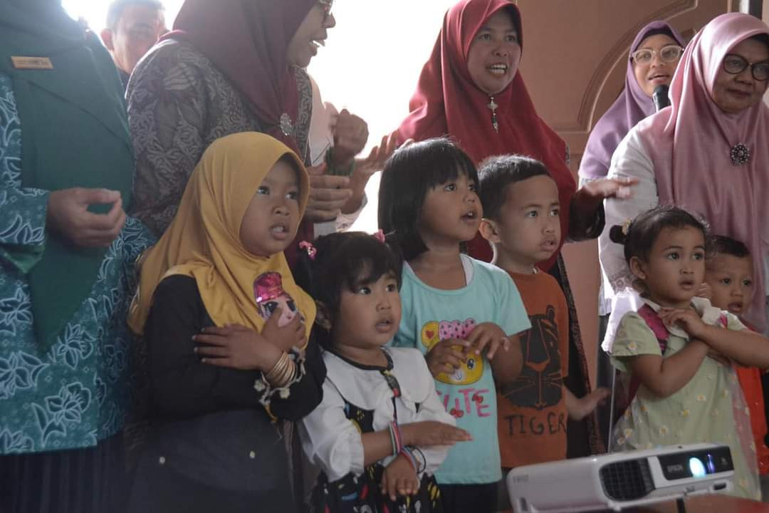 Dokter Dian Kunjungi Anak-Anak PAUD 