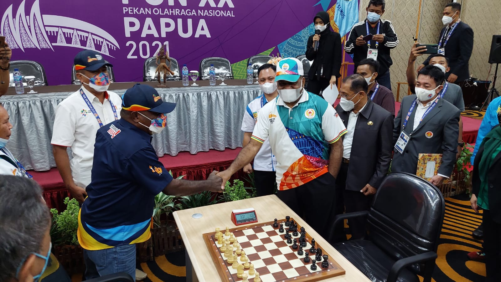 Bupati Merauke dan Kapolda Papua buka pertandingan perdana PON XX 2021 di Merauke