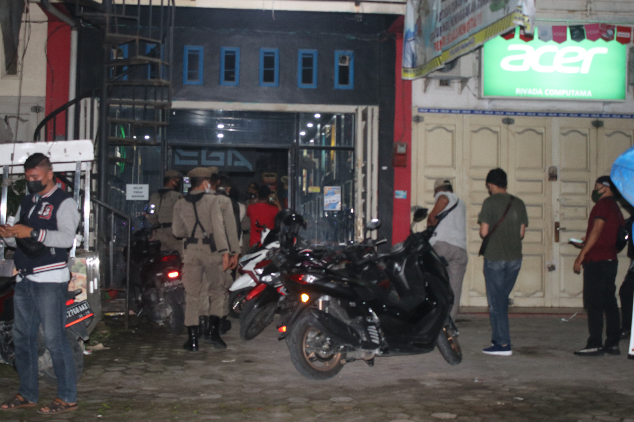 Tidak Memakai Masker Pengunjung Warnet Di Hukum Kerja Sosial 