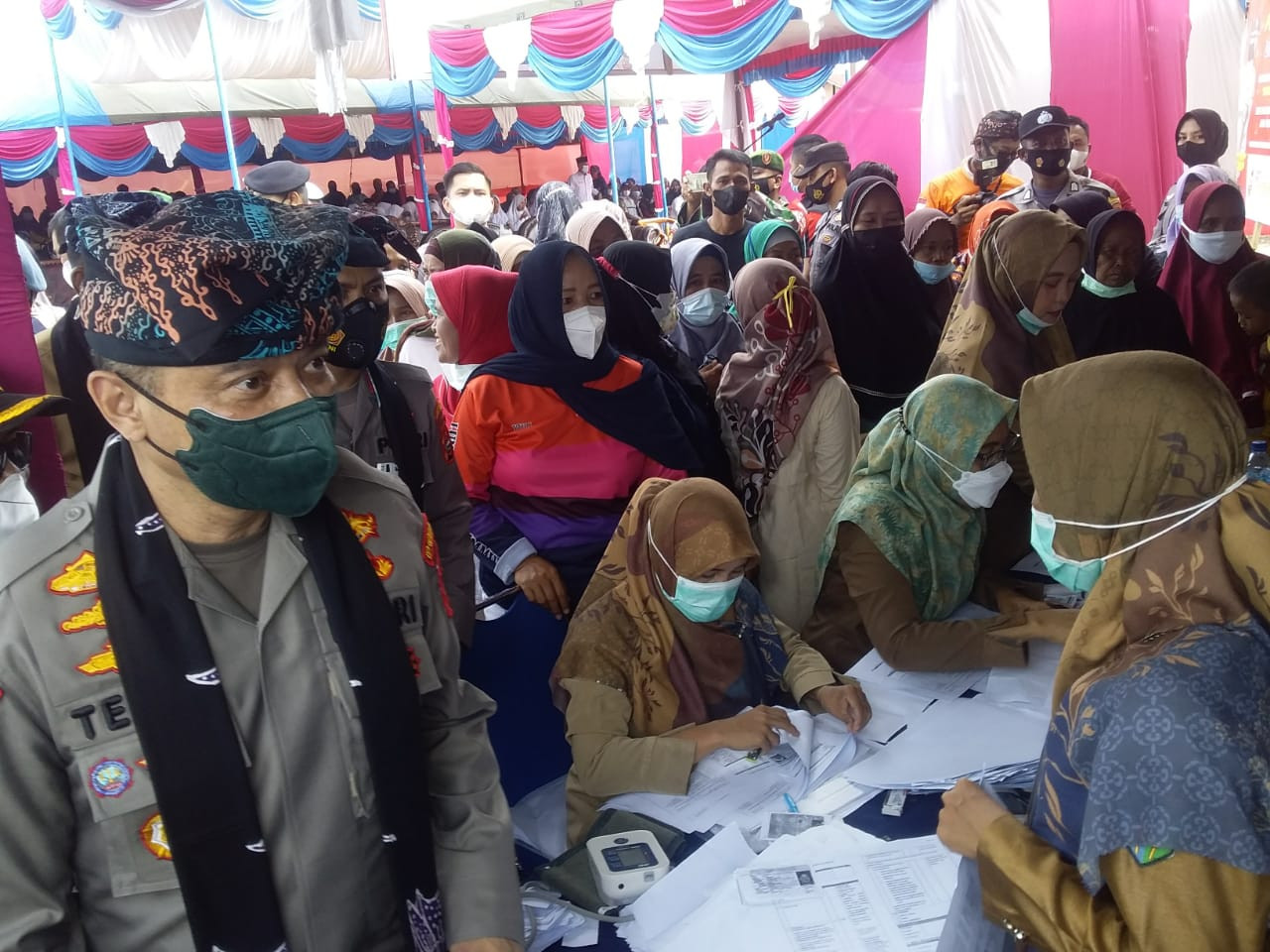 Tinjau Vaksinasi Covid-19 di Lunang Silaut, Kapolda Sumbar : Kerahkan segala Sumber Daya yang Ada