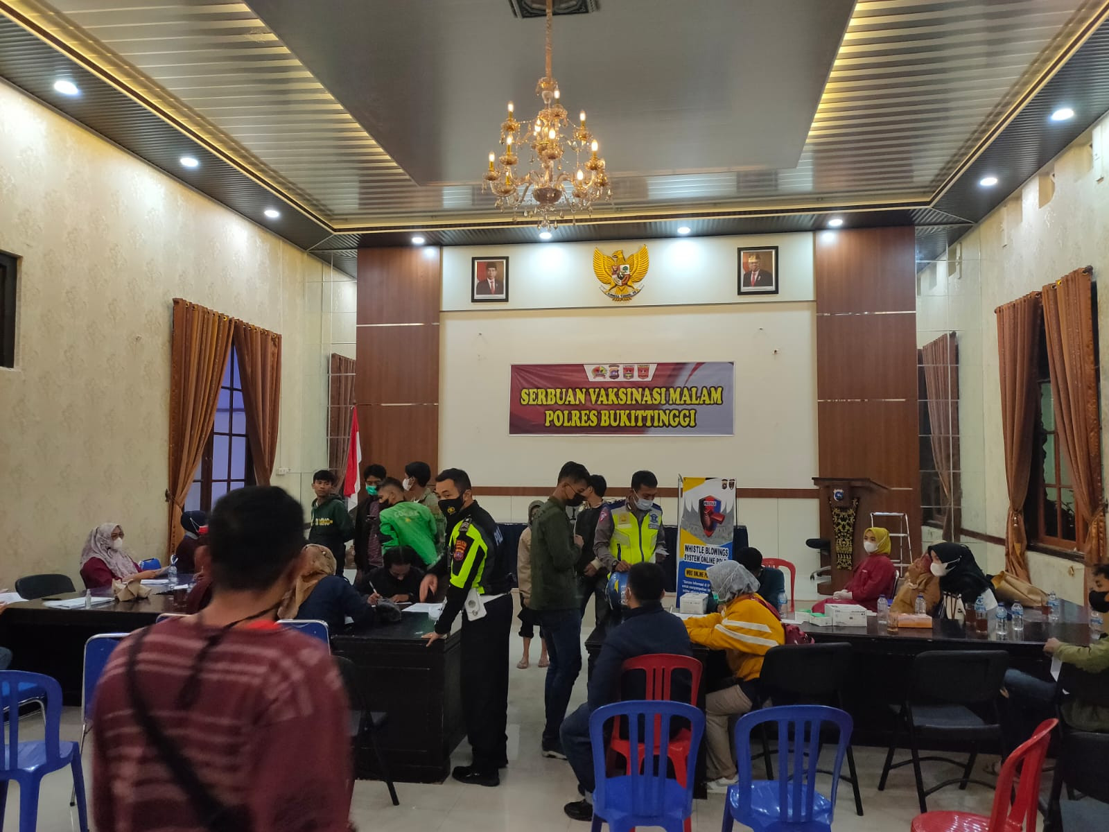 Serbuan Vaksinasi Malam di Polres Bukittinggi