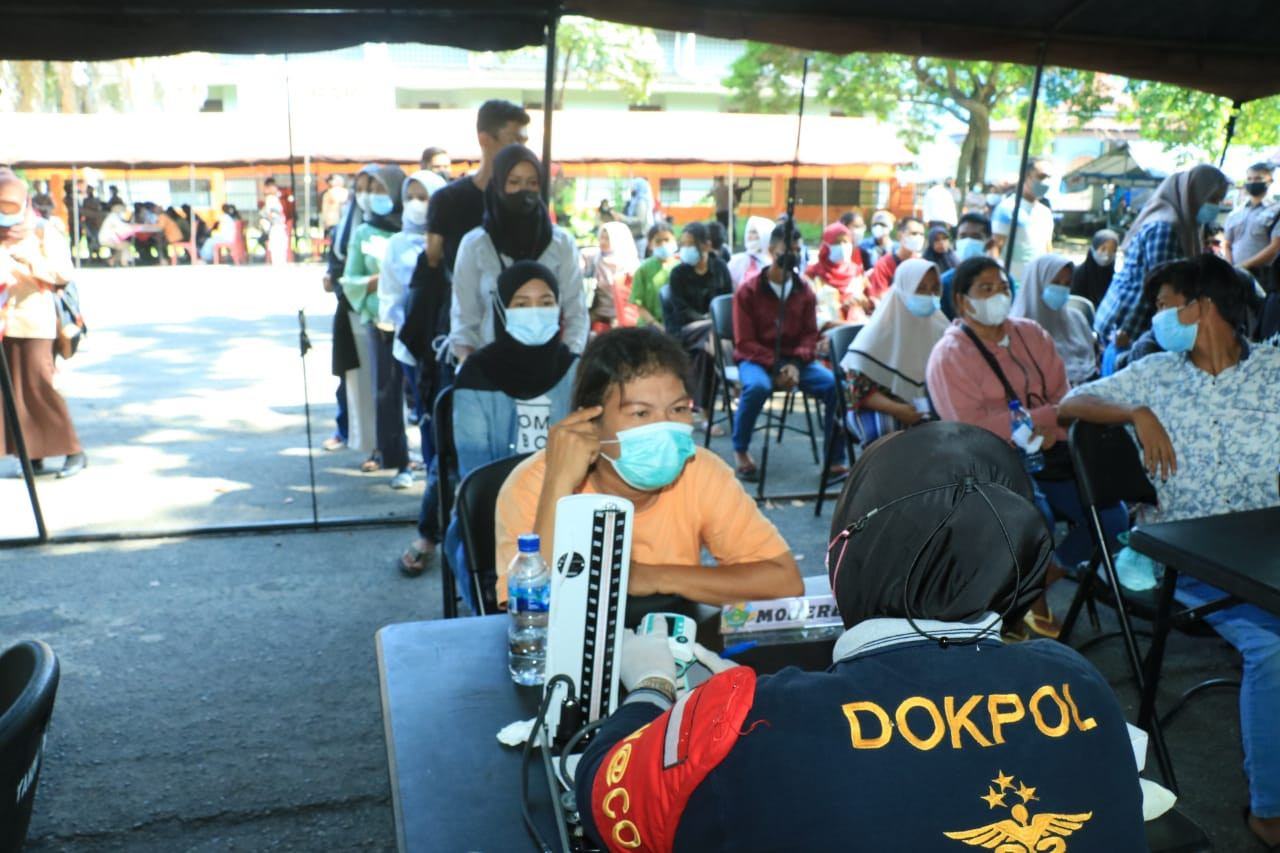 Dua Hari Vaksinasi Polda Sumbar dan Komponen Anak Bangsa, Ada 800 Orang yang di Vaksin