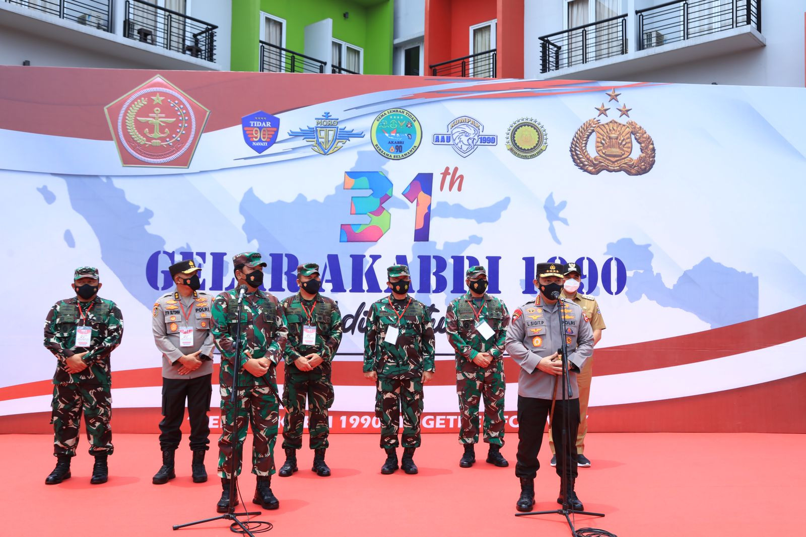 Panglima TNI dan Kapolri Hadiri Vaksinasi dan Baksos Akabri 1990 