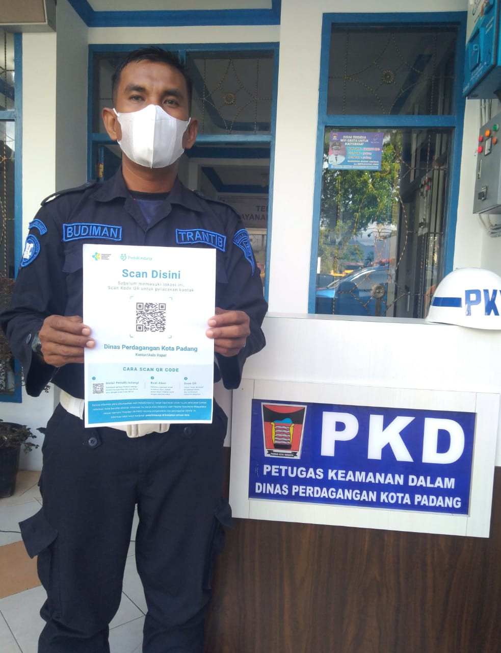 Mulai Senin, Masuk Kantor Dinas Perdagangan Kota Padang Wajib Scanbarcode Peduli Lindungi 