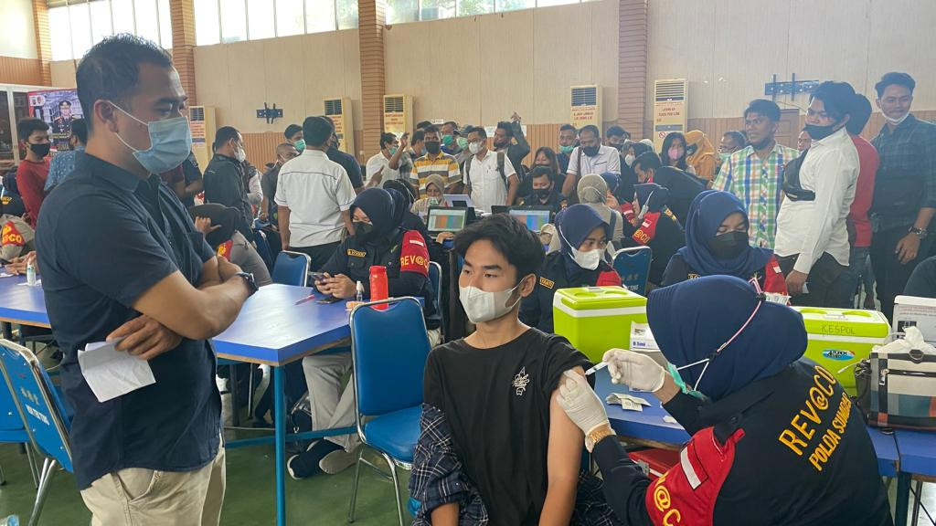 Jajaran Reserse Polda Sumbar Gelar Vaksinasi dan Baksos di Gedung HTT 