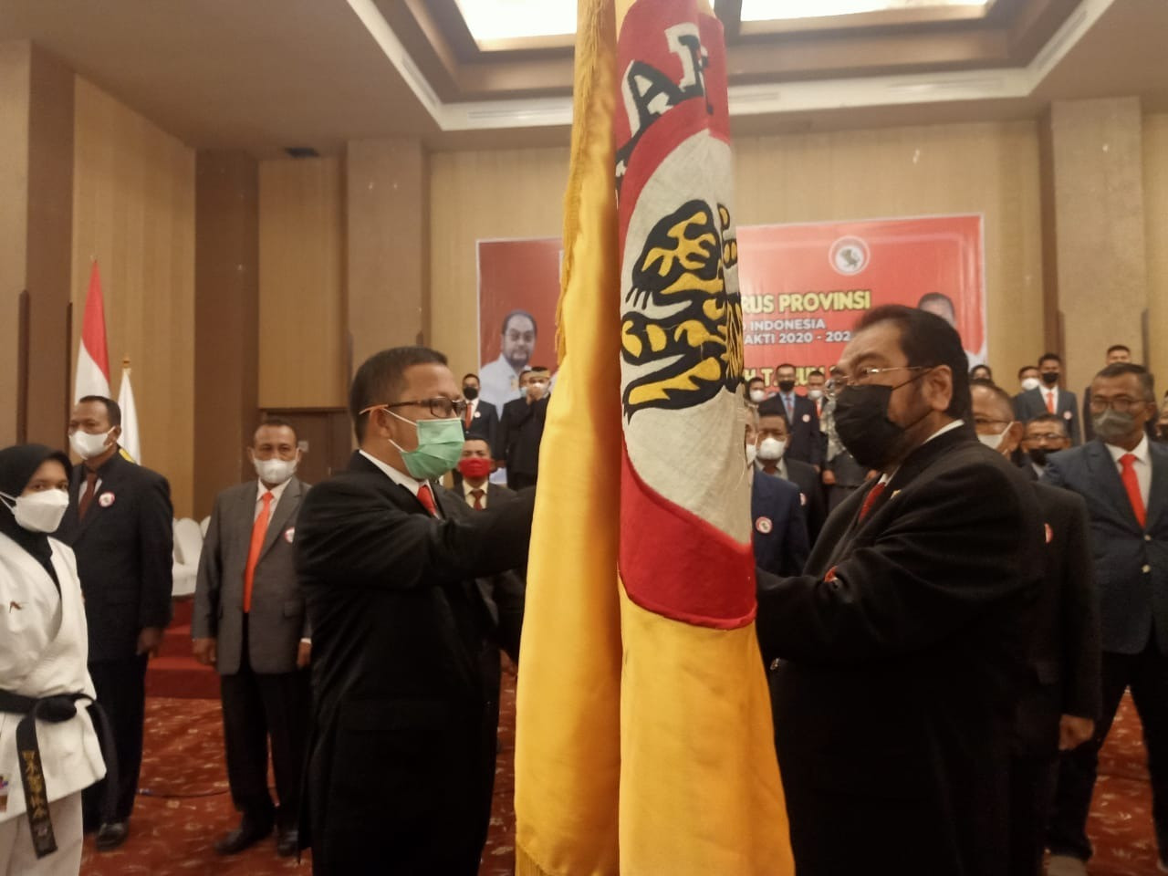 Ketum PB Lemkari Leoanardy Harmainy Melantik Pengurus Lemkari Sumbar 2020-2024