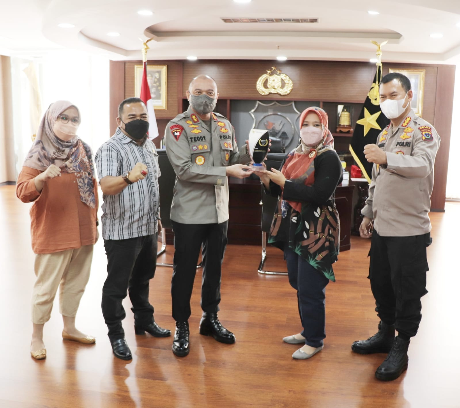 Sukses Sumdarsin Irjen Pol Teddy Minahasa Putra Didaulat Tokoh Keterbukaan Informasi Publik