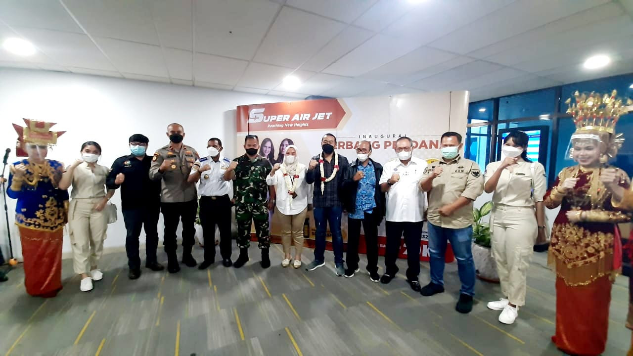 HM. Nurnas Terkesan Terbang Bersama Super Air Jet
