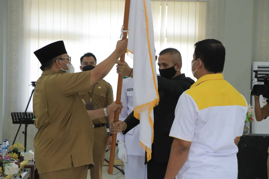 Ketua KONI Sumbar Lantik Pengurus KONI Pasaman, Tegaskan Agar Kompak