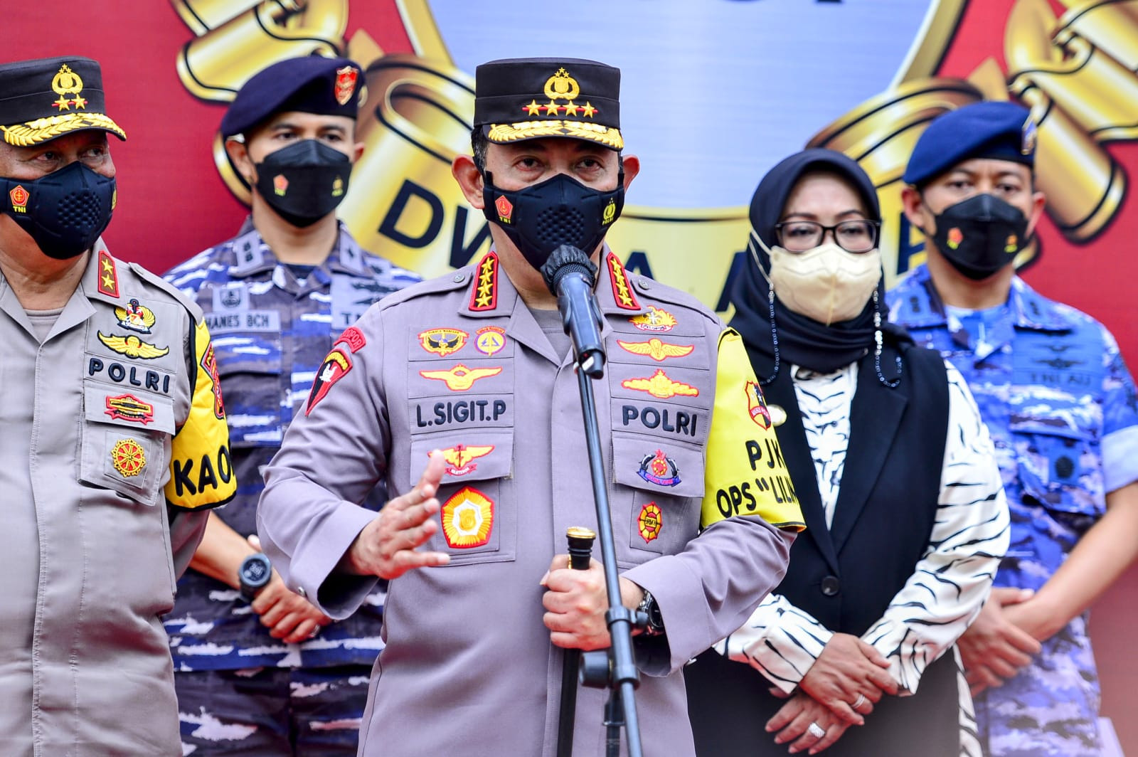 Kapolri Sematkan Bintang Bhayangkara Pratama, Salah satunya Kapolda Sumbar 