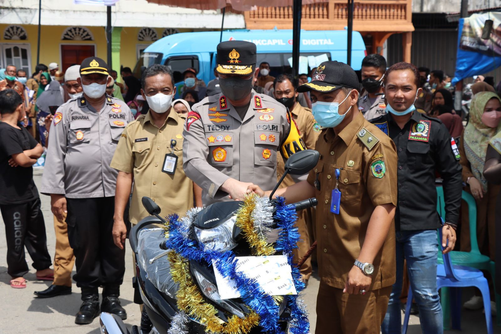 Di Pasaman, Kapolda Sumbar Irjen Pol Teddy Minahasa tinjau Vaksinasi 