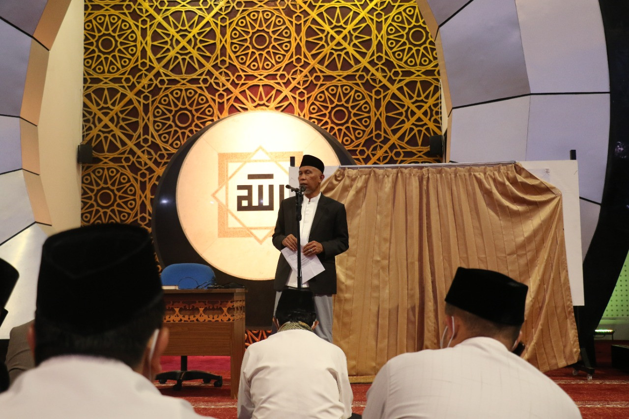 Gubernur Mahyeldi Instruksikan Optimalisasi Fasilitas dan Layanan Masjid Raya Sumbar 