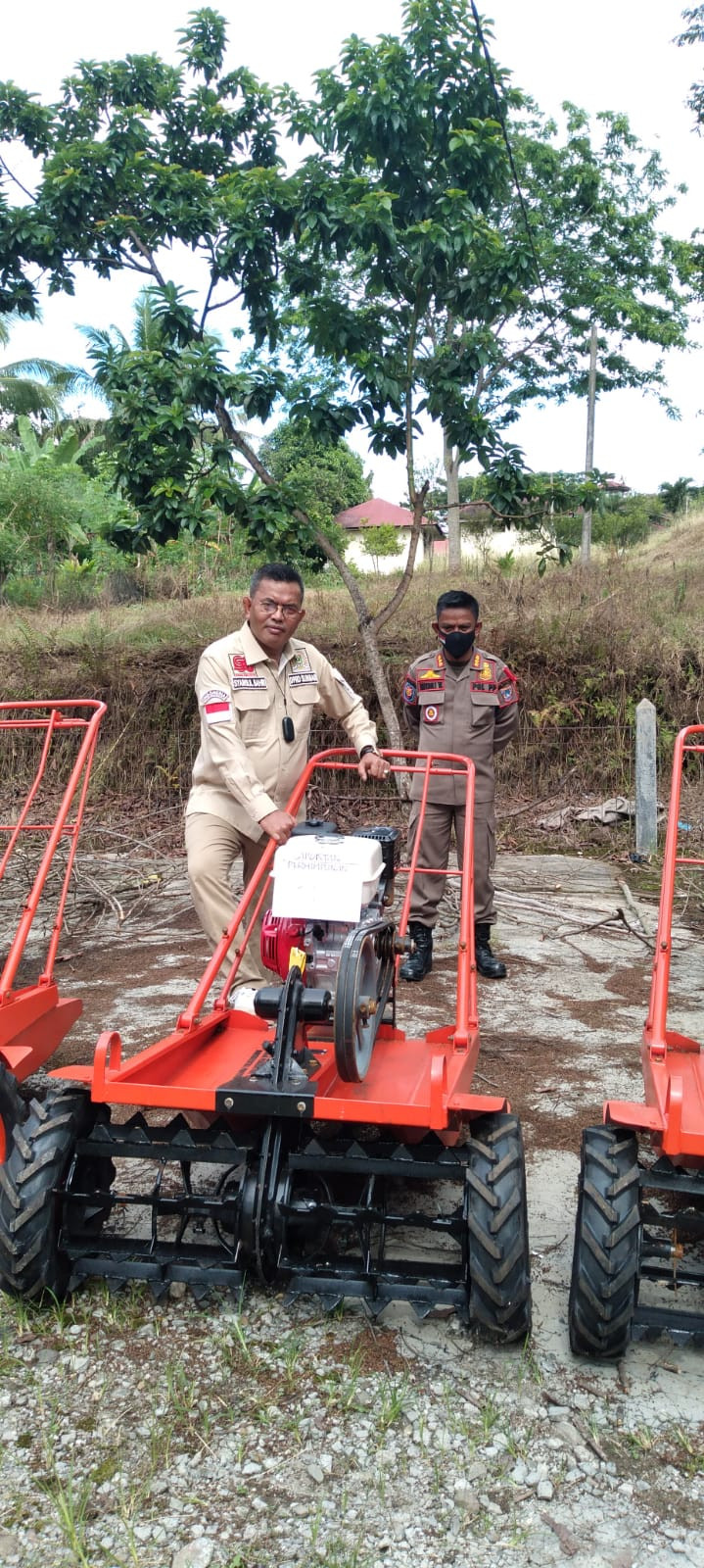 Jadikan Pasaman lumbung pangan, Syamsul Bahri tebarkan alat pertanian 