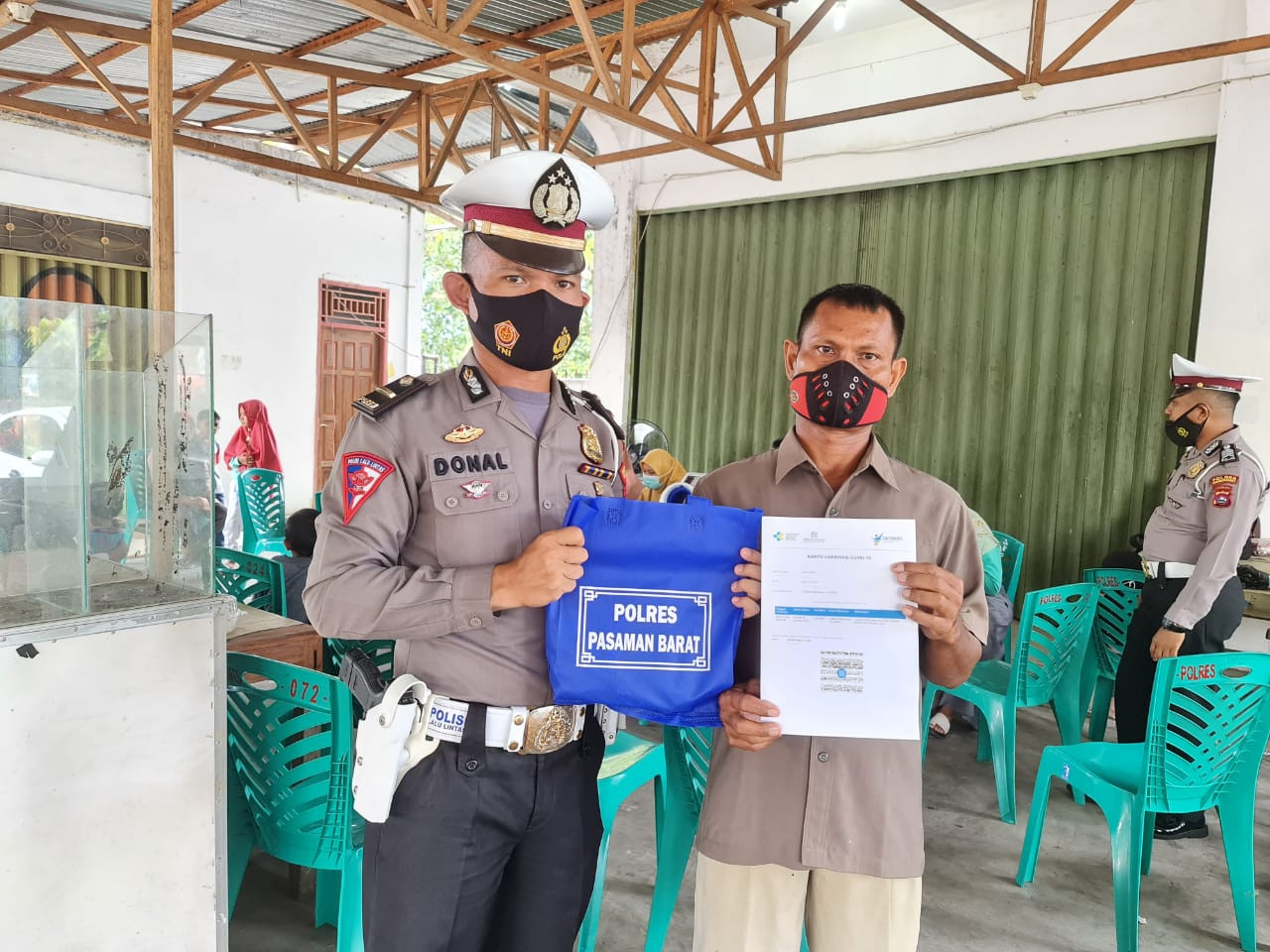 Polres Pasaman Barat Laksanakan Kegiatan Vaksinasi Sekaligus Pembagian Sembako