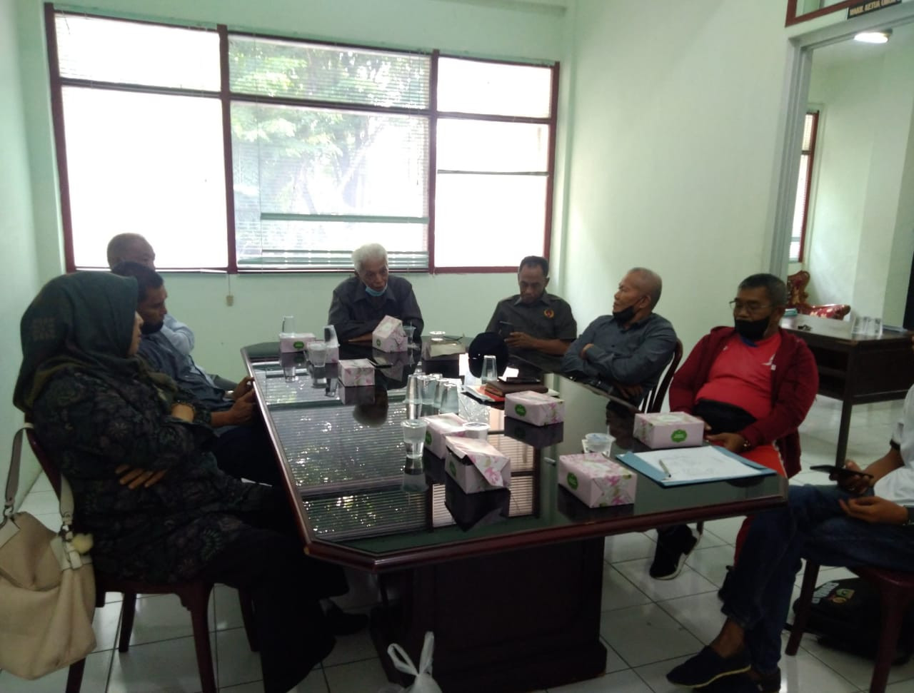 Pengamat Olah Raga Sumbar, Djamhur Syarief  Datangi KONI Sumbar 