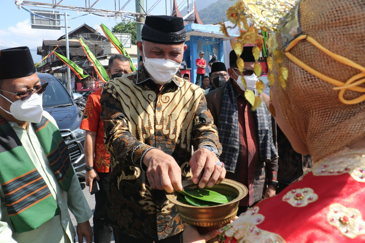 Gubernur Mahyeldi Ajak Perkuat Peran Pemangku Adat Nagari 
