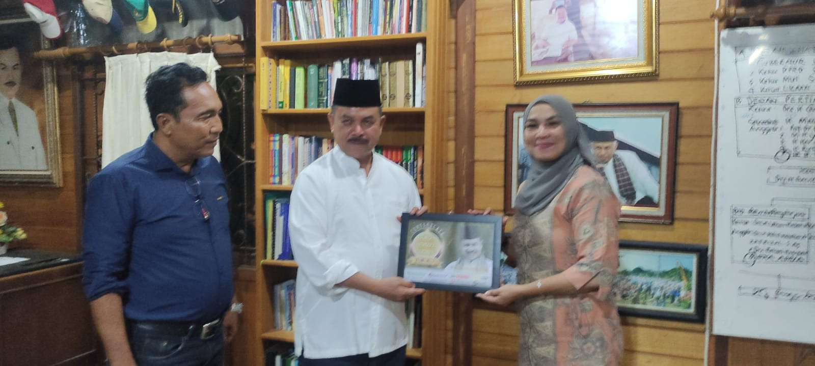 Fauzi Bahar Terima Certificate Tokoh Amazing, Menjadi Penguat Pengawal Aqidah Umat