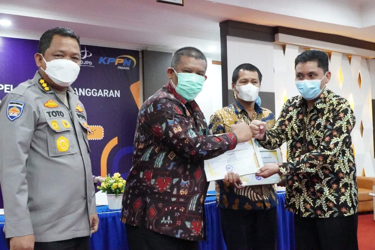 Kanwil Kemenkumham Sumbar Raih Penghargaan Peringkat Dua Nilai IKPA Tertinggi TA 2021 