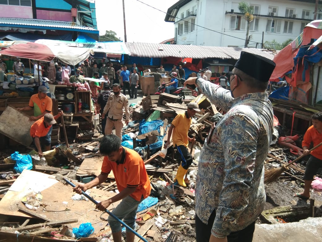 Pemko Padang Terus Lakukan Penataan PKL di Pasar Raya Padang
