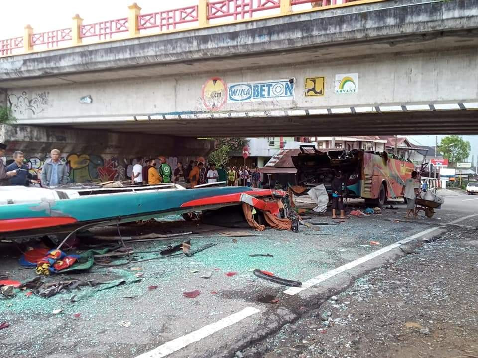 17 Orang Luka-Luka, Bus Sipirok Nauli Tabrak Flyover Simpang Lapan