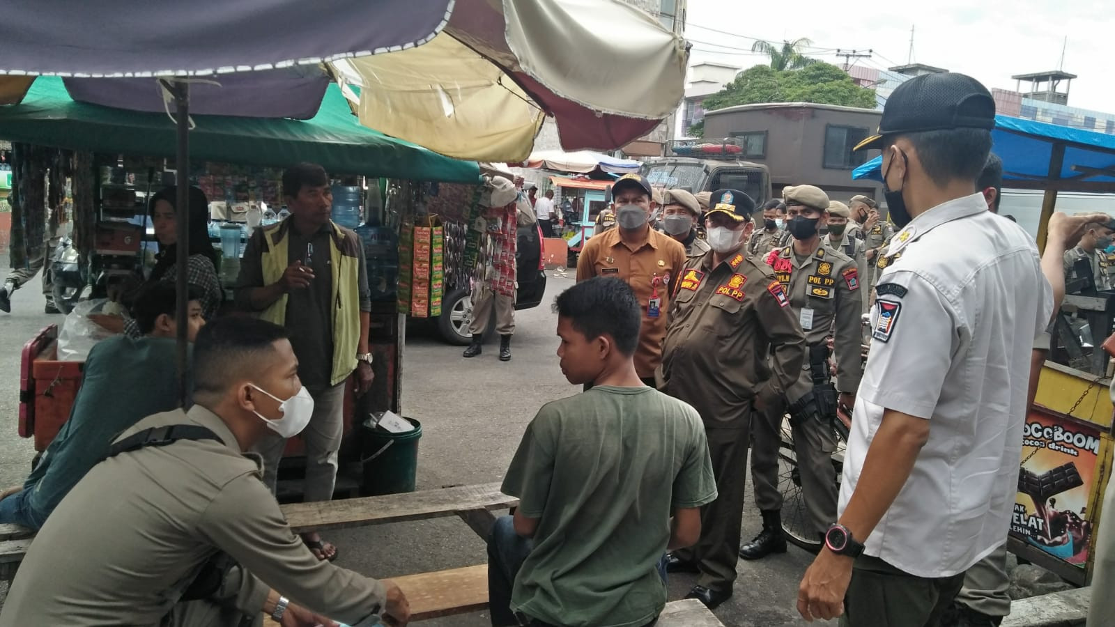 Ini Yang Dilakukan Satpol PP Padang Pada PKL Pelanggar Perda 