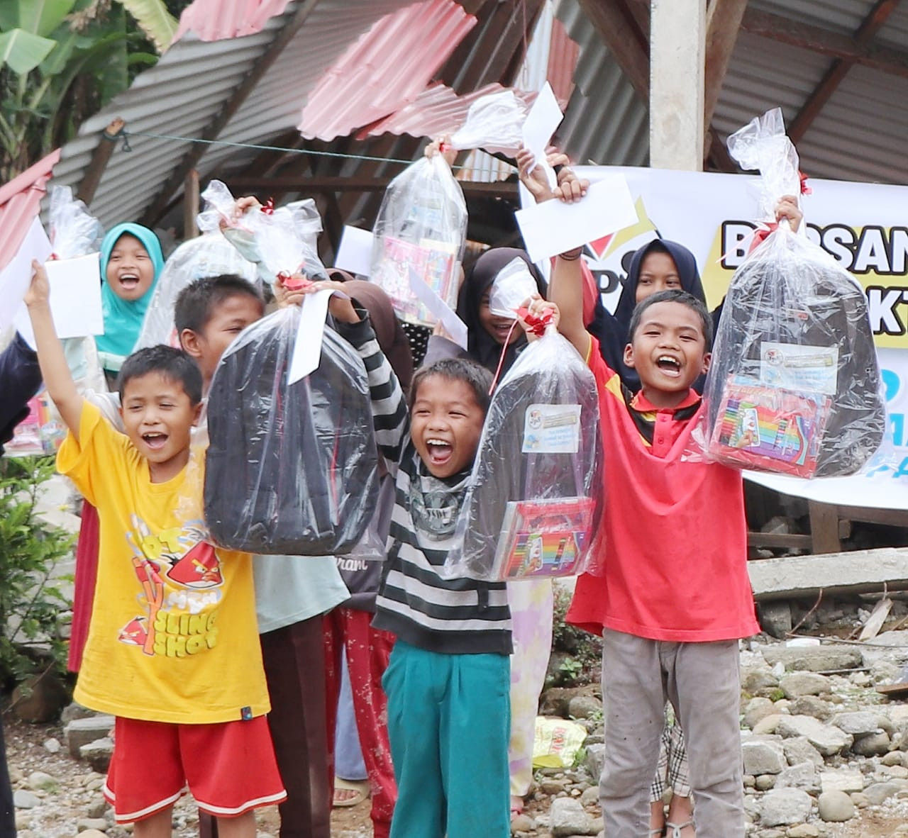 Semangat Mereka Luluhkan Duka \"Kami Mau Sekolah\"