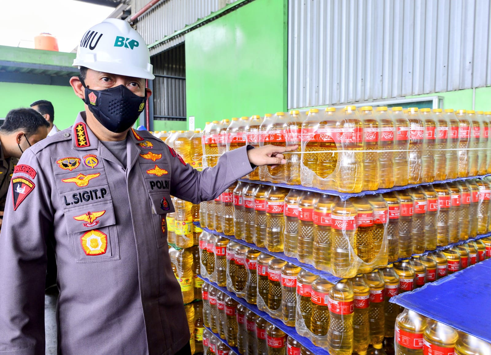 Kapolri Pastikan Awasi Alur Distribusi dan Harga Minyak Goreng  di Pasar