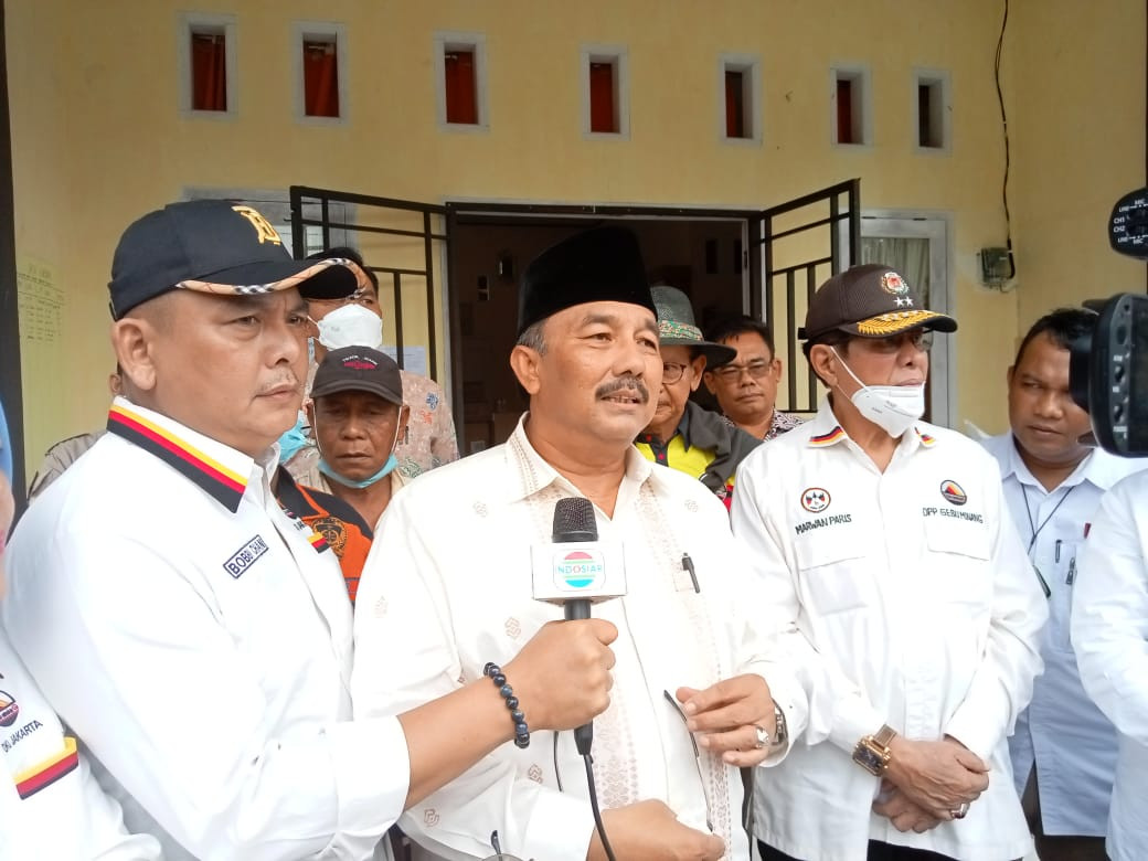 Bupati Pasaman Benny Minta Warga Terdampak Bencana Jalankan Ibadah Penuh Hikmah