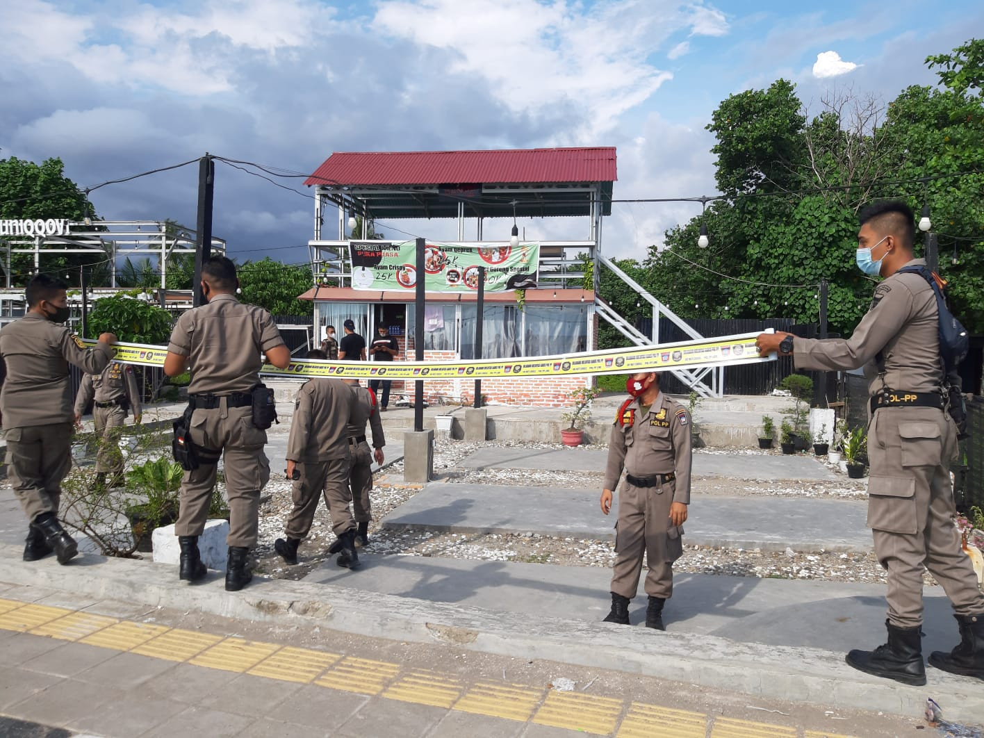 Tiga Bagunan Liar di Razia Sat Pol Pp Padang