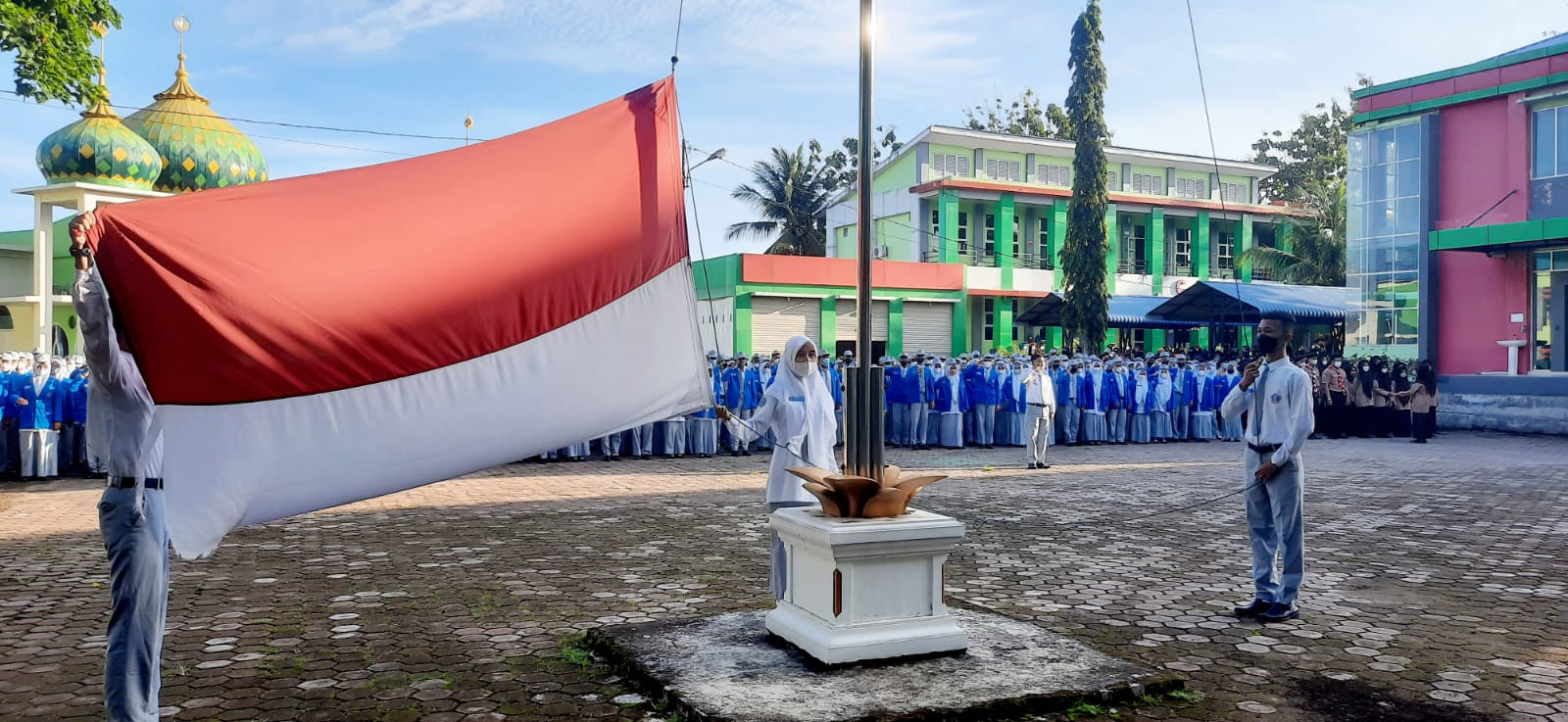 SMK SMAK Padang Gelar Upacara Peringatan Hari Pendidikan Nasional