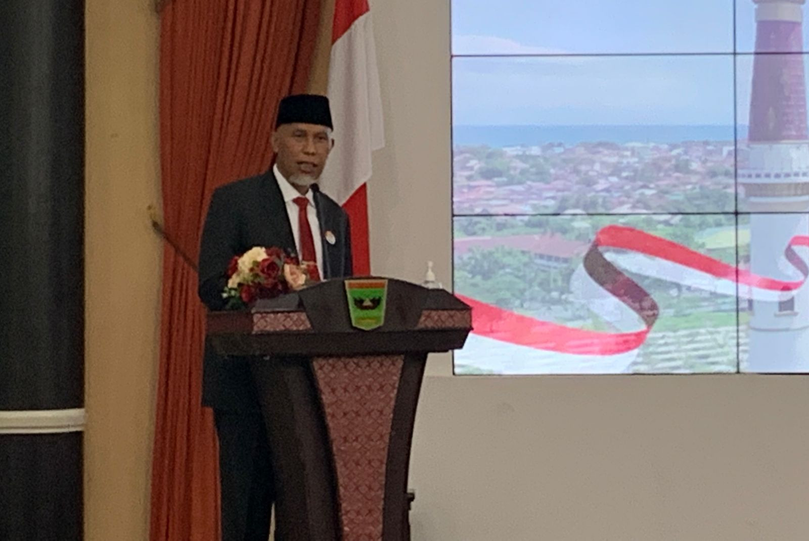 Gub Mahyeldi Buka Bimbingan Teknis Calon Petugas Penyelenggara Ibadah Haji