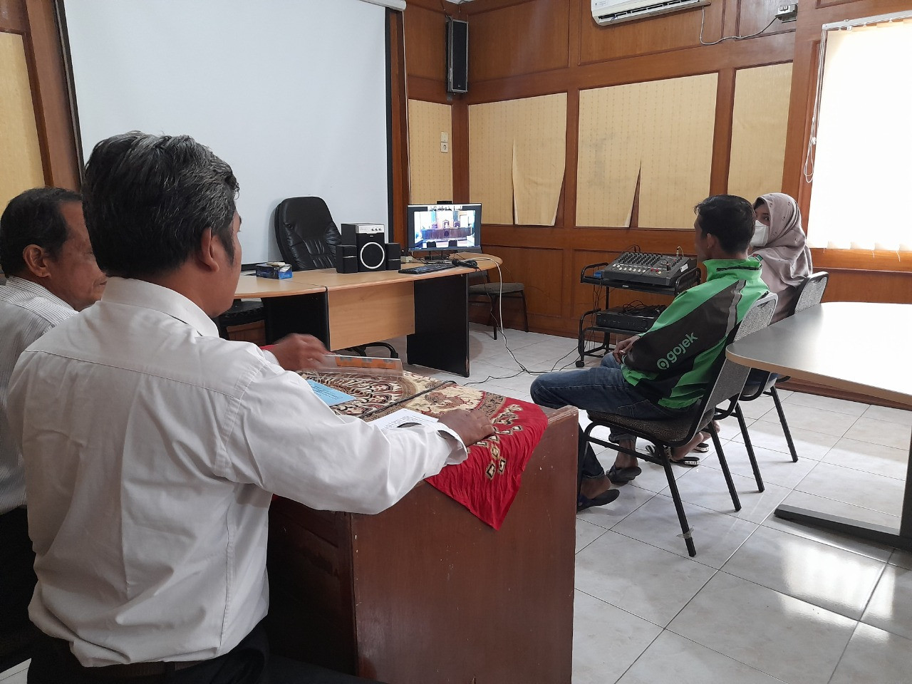 Dua Orang Warga Kota Padang Mengikuti Sidang Tipiring 