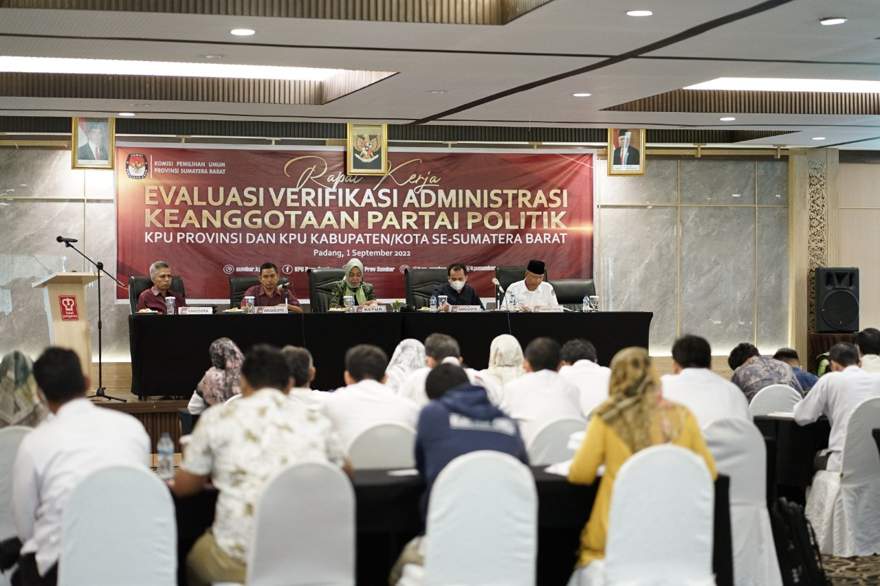 KPU Sumbar Raker dengan KPU Kota dan Kabupaten Untuk Evaluasi Vermin