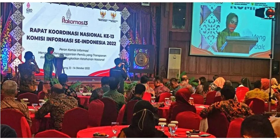 Komitmen Pejabat Tingkat Pusat Tentang KIP, Positif 