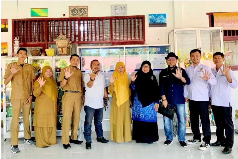 SMA 5 Sasar Perdana Verfak Tim Monev KI Sumbar