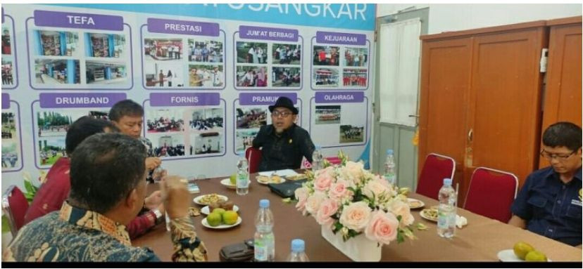 Tim Monev KI Sumbar Di SMKN 1 Disambut Pecahan Kaca Piring dan tusukan Pisau 