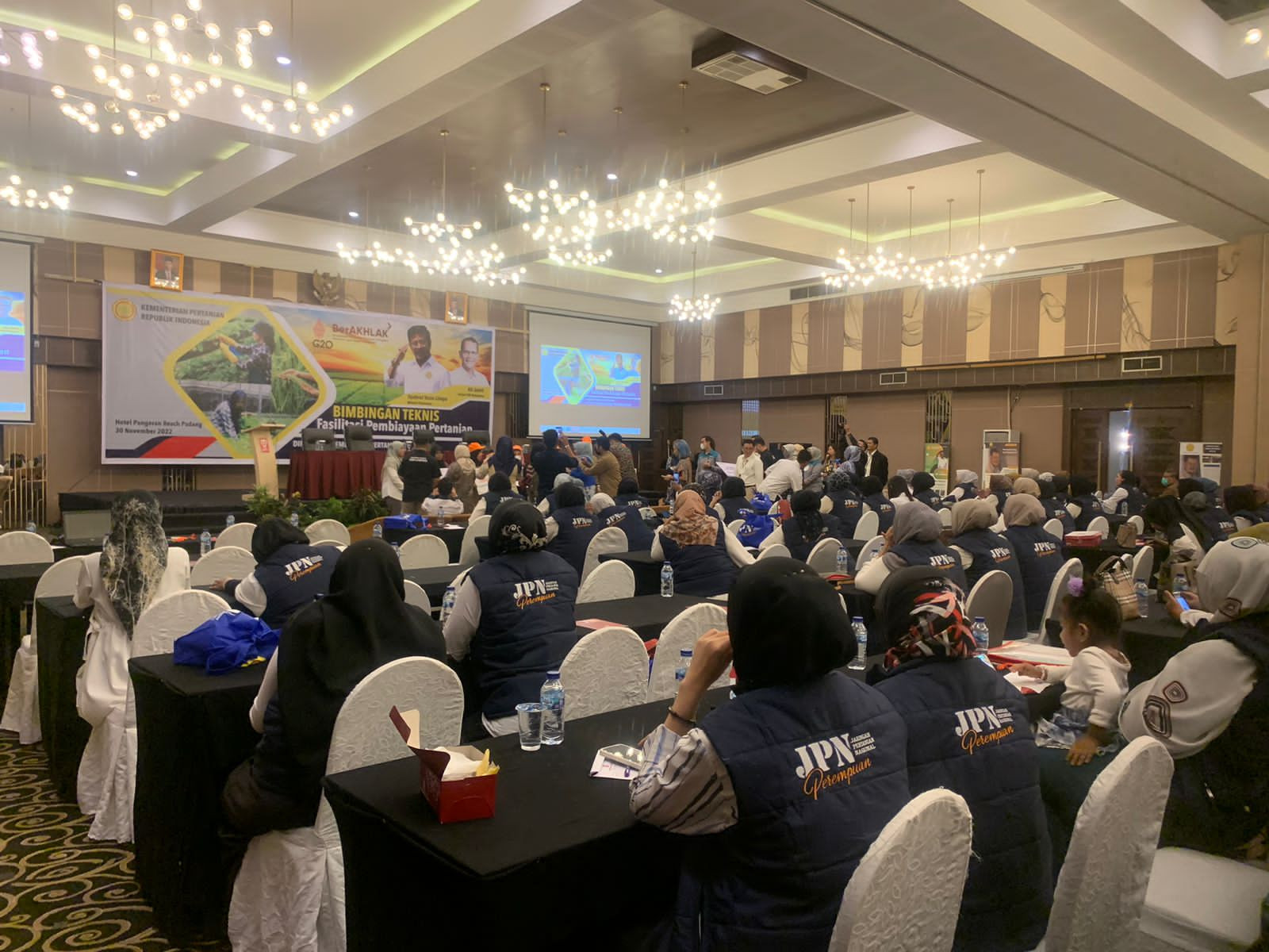 100 orang petani perempuan Hadir Bintek Kredit Usaha Rakyat