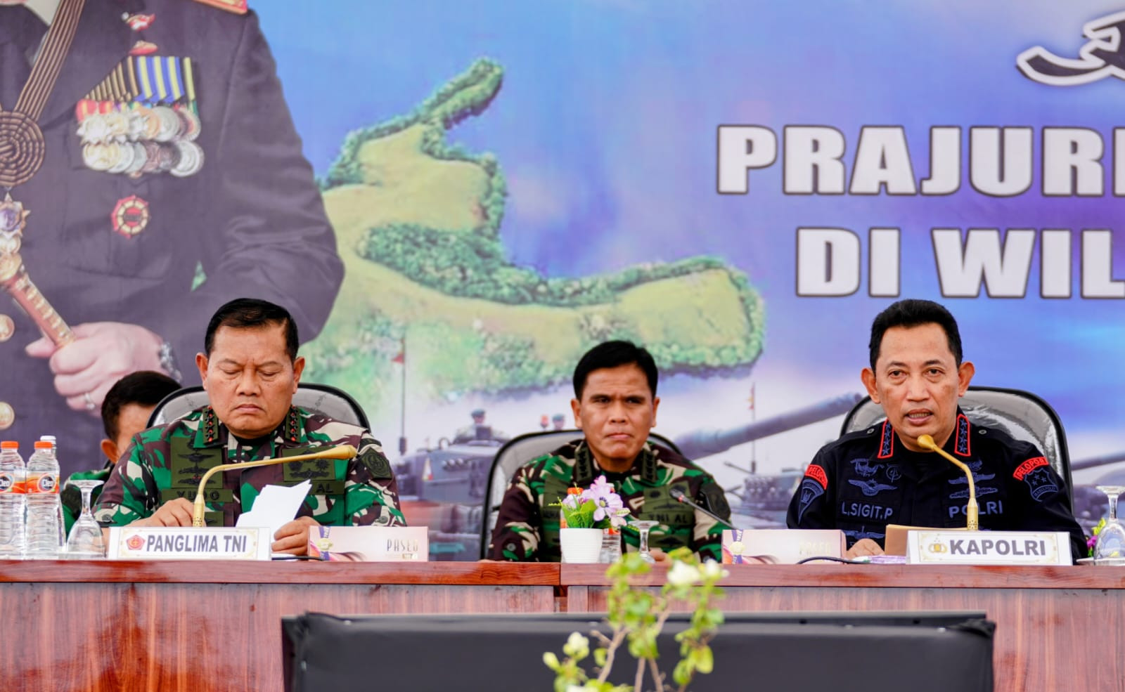 Kapolri Tegaskan TNI-Polri Kawal Seluruh Kebijakan Pemerintah Terkait Pembangunan Papua 