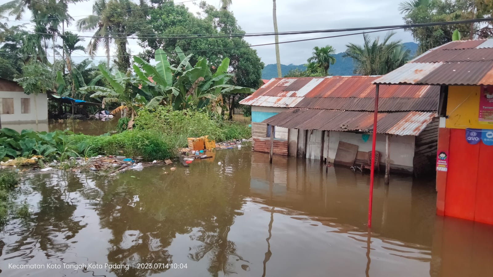 HM. Tauhid Gercep Peduli, Siapkan Makanan Siap Saji Untuk Korban Banjir di Padang