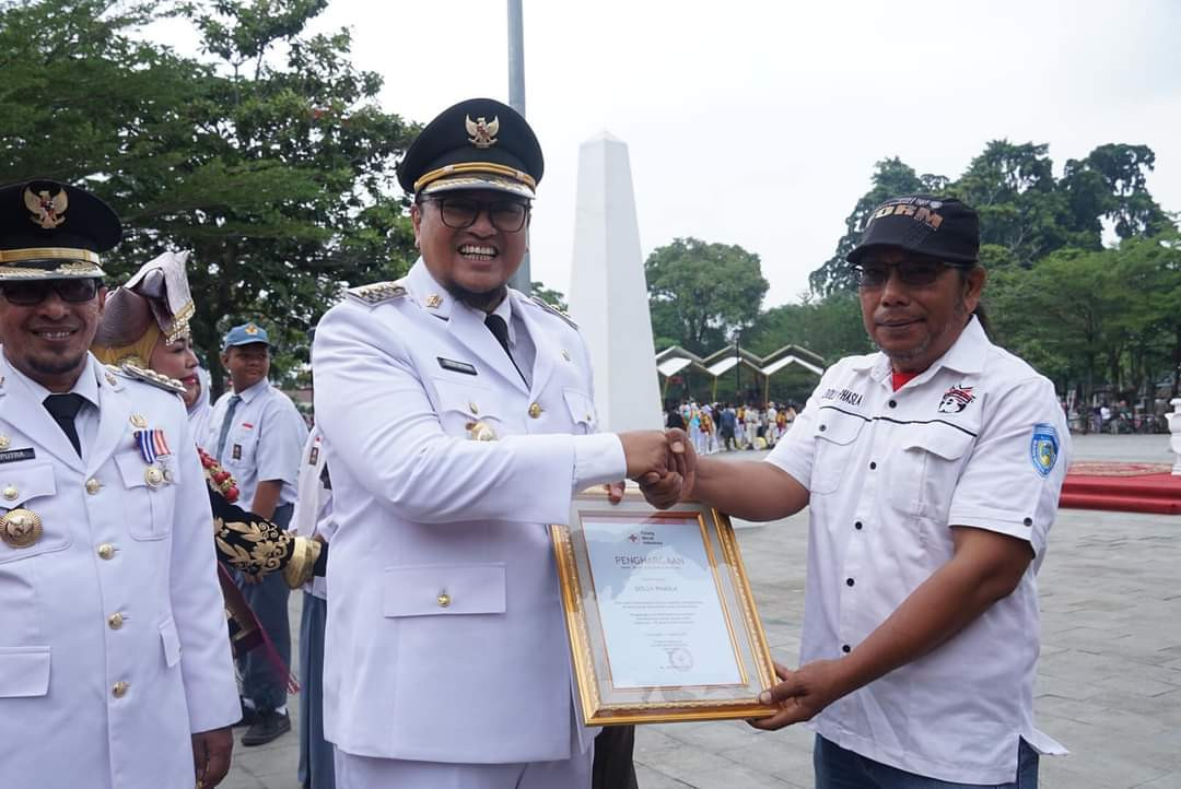 Forum OTO Ranah Minang Raih Penghargaan  Dari PMI Sebagai Pahlawan Kemanusiaan Kategori Komunitas 