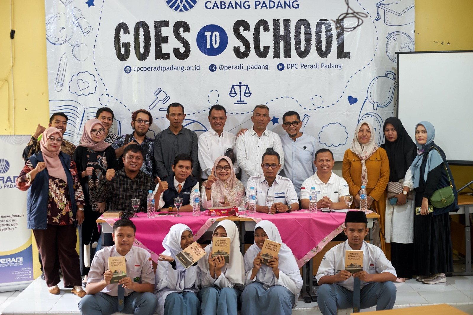DPC Peradi Padang Gelar Peradi Goes to School di MAN 1 Padang