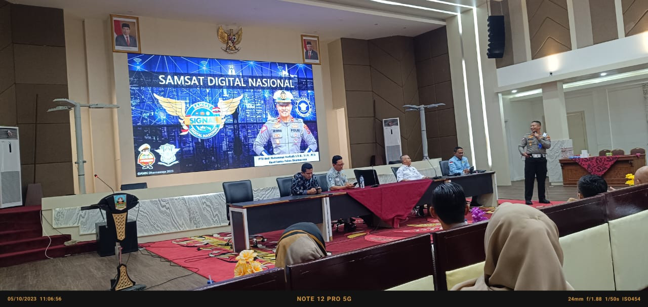 Kasat Lantas Polres Dhamasraya Sebagai Pembicara Pada Sosialisasi Aplikasi Signal 