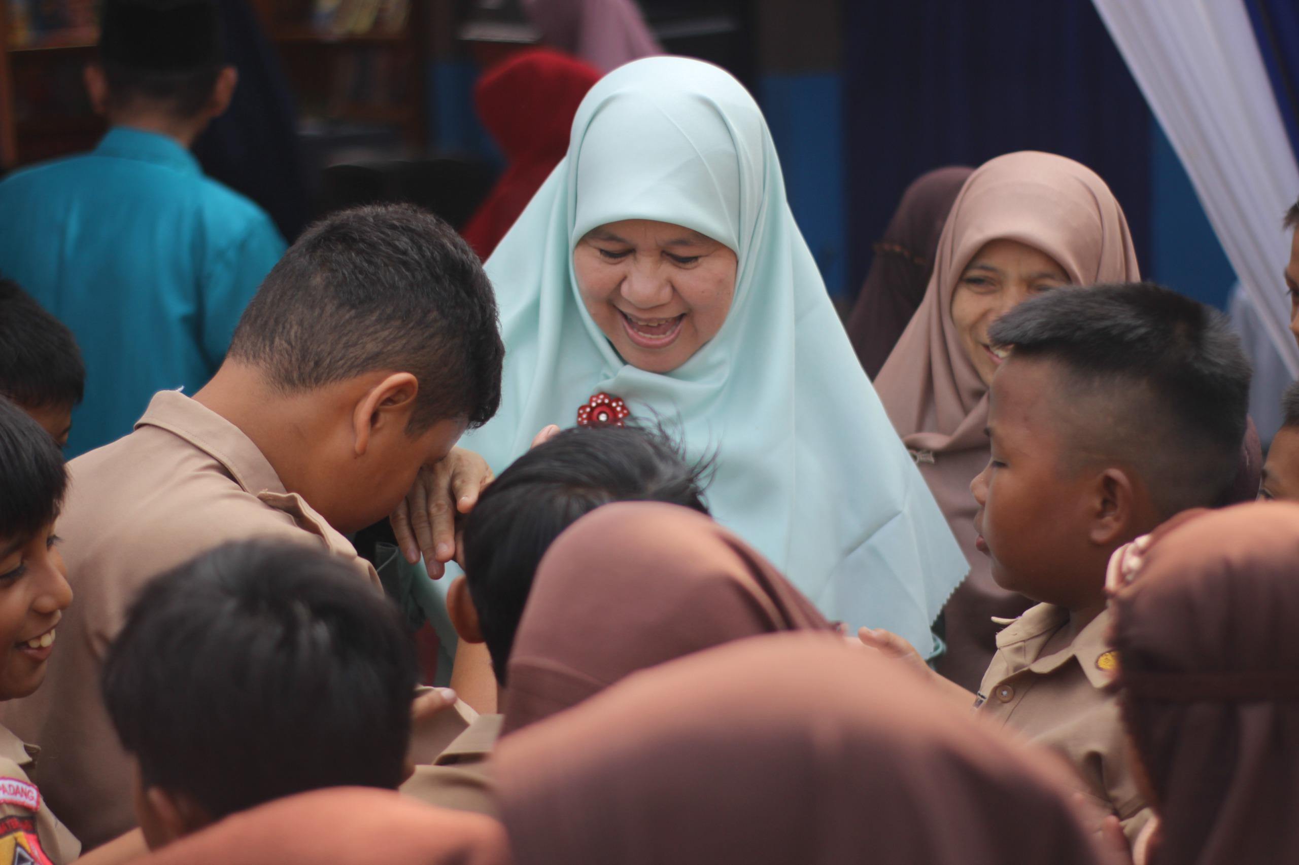 Umi Harneli Bahar Apresiasi Ilmu Adab di Rumah Cerdas