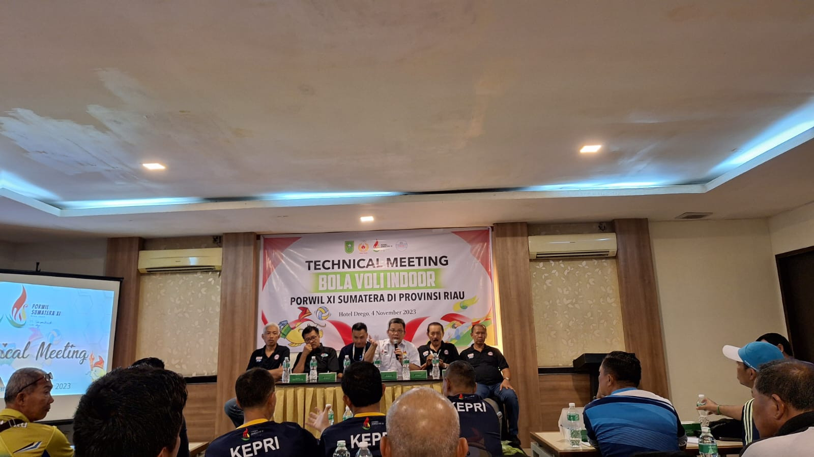 Senin, Dua Tim Voli Sumbar Mainkan Laga Perdana 
