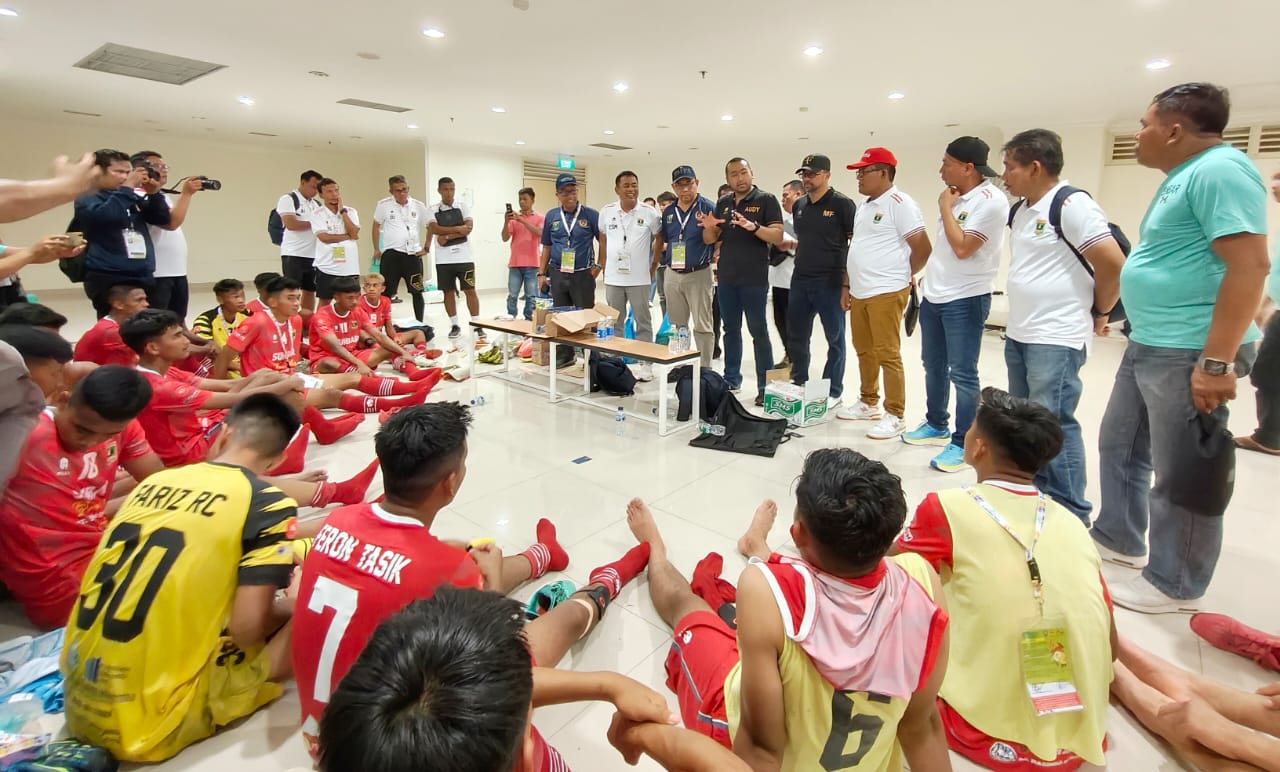 Usai Kalahkan Kepri, Pemain Sepak Bola Sumbar Kecipratan Bonus 