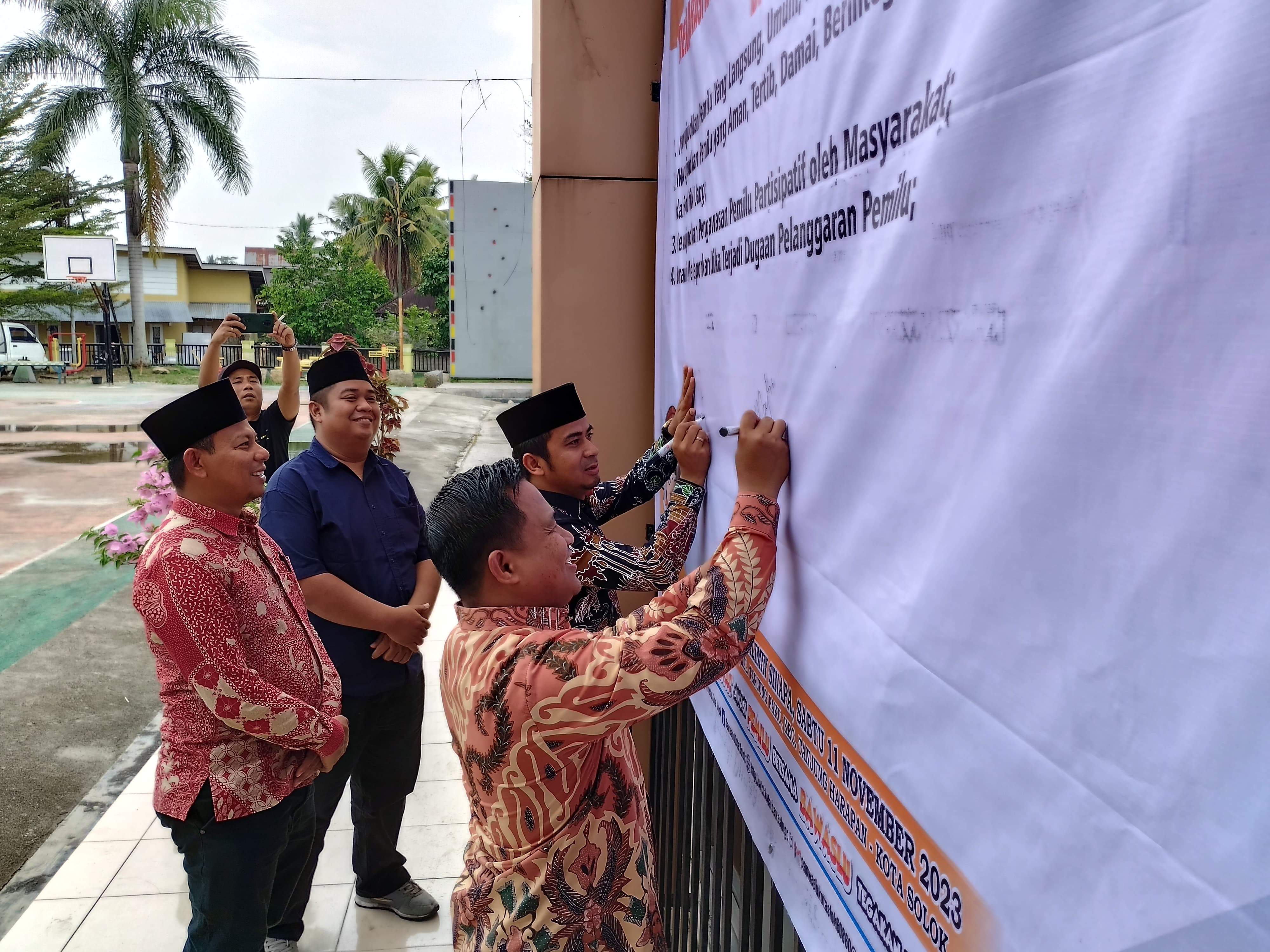 Kota Solok Kembali Deklarasi Kampung Pengawasan Partisipasi Pemilu 2024