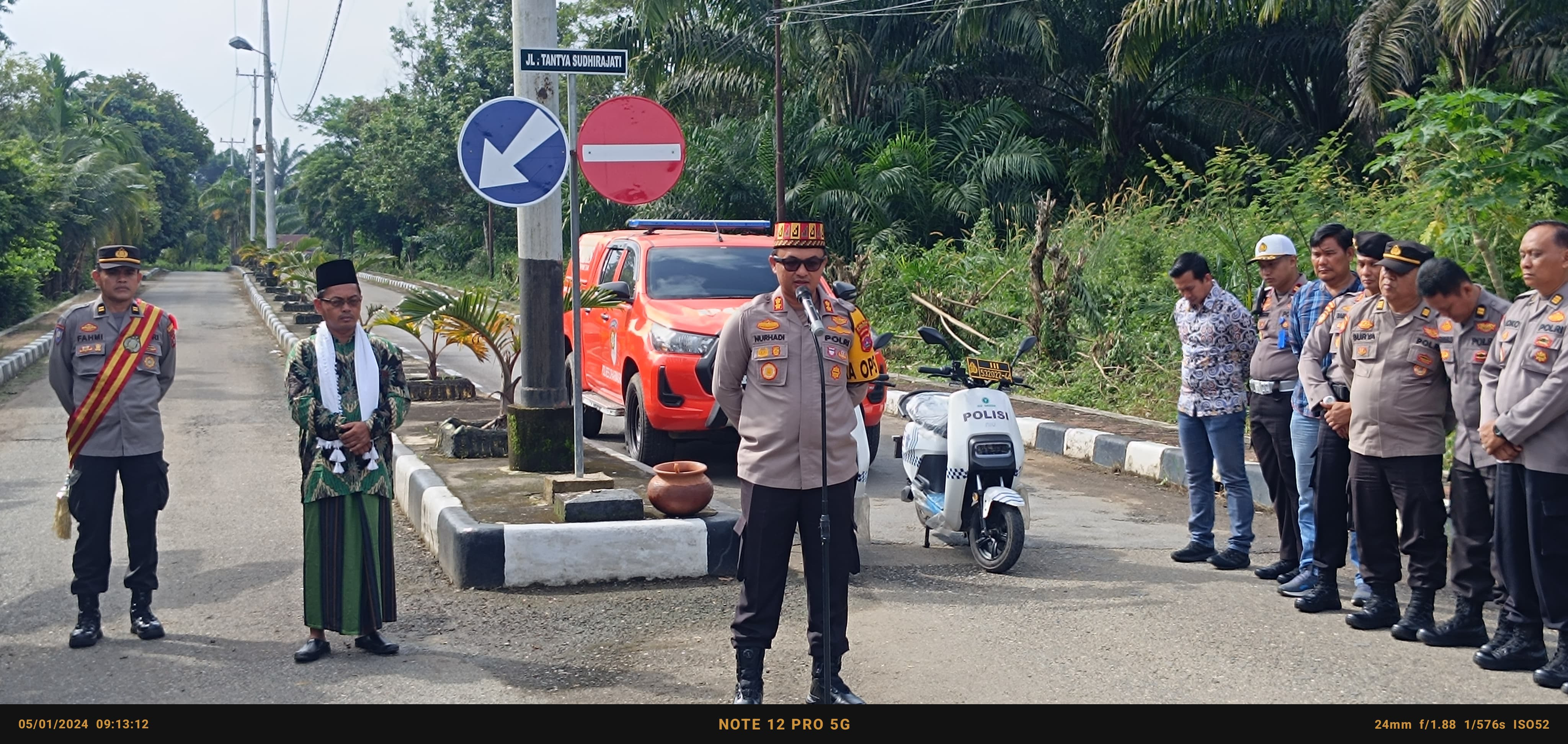 Kapolres Dharmasraya Resmikan Jalan Mako Polres Dengan Nama Tantya Sudhirajati