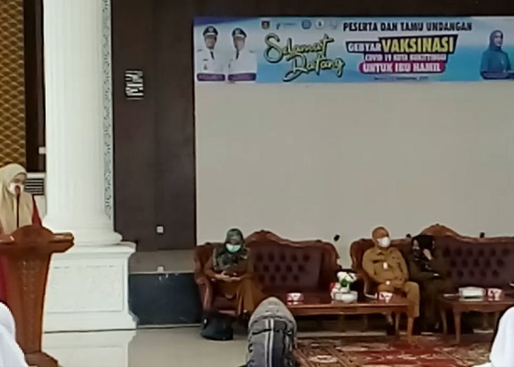 Gebyar Vaksinasi Covid-19 Untuk Ibu Hamil Dibuka Ketua TP PKK Bukittinggi, Ny. Fiona Erman Safar