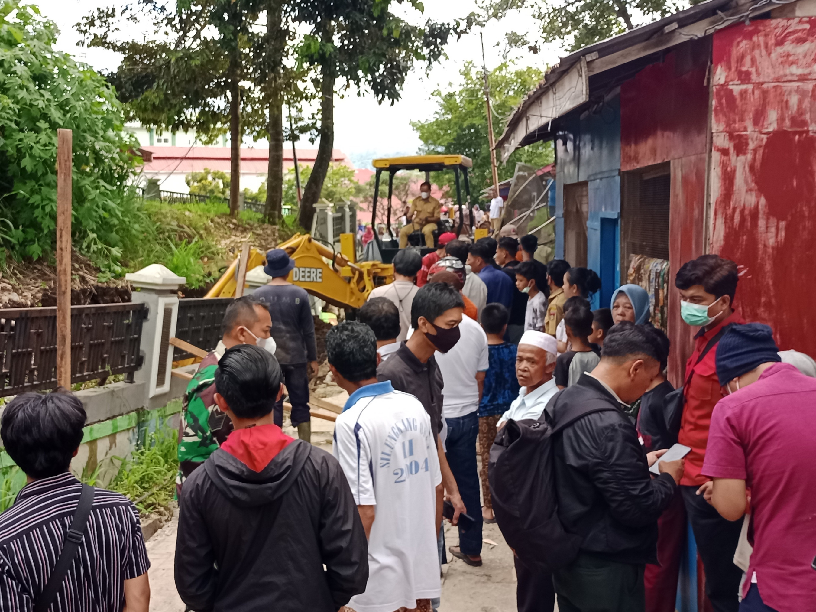 2 Pekerja Proyek Drainase di Bukik Cangang, Bukittinggi, Tertimbun Longsoran Tanah