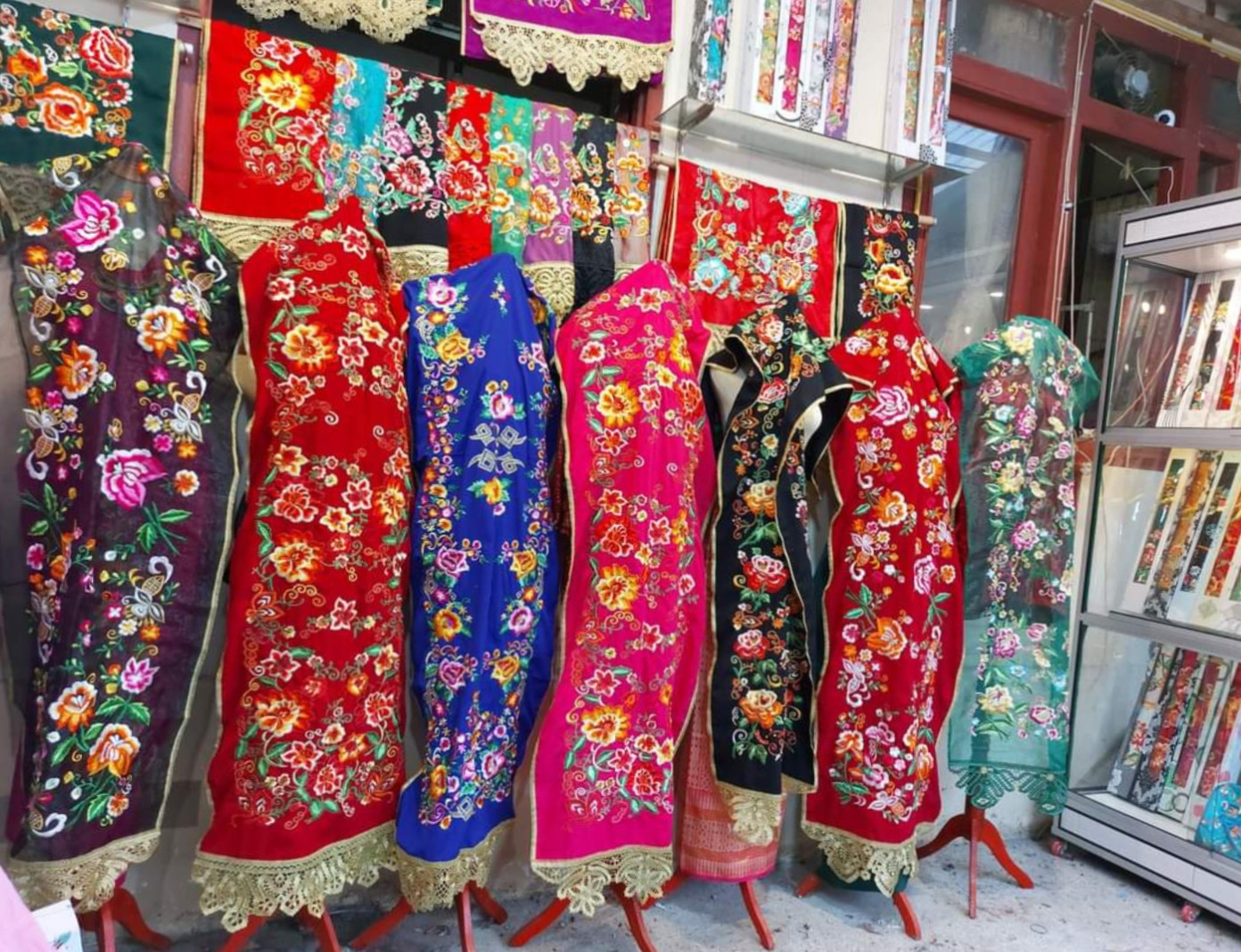 Incaran Kaum Sosialita Bordiran Selendang dan Baju Basiba Produksi Rinai Konveksi